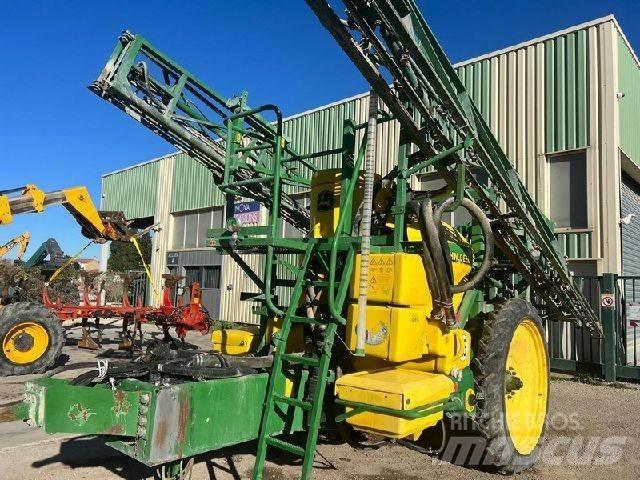 John Deere 824 SE Pulverizadores rebocados