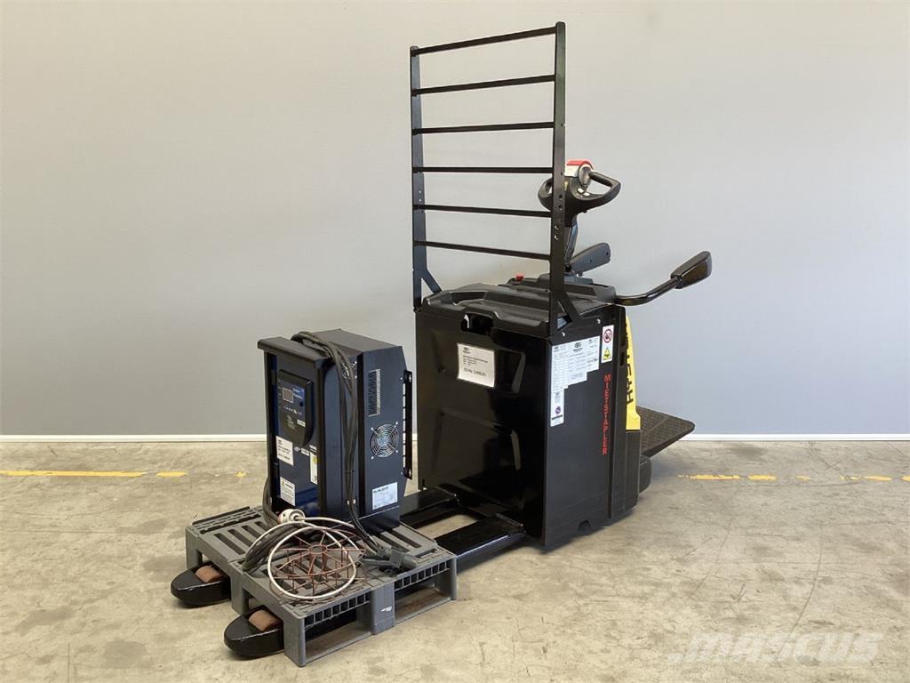 Hyster P2.0S Empilhador para operador externo