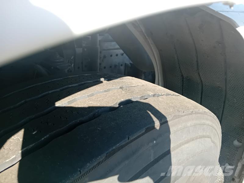 Iveco 330.36 Camiões caixa desmontável com elevador de cabo