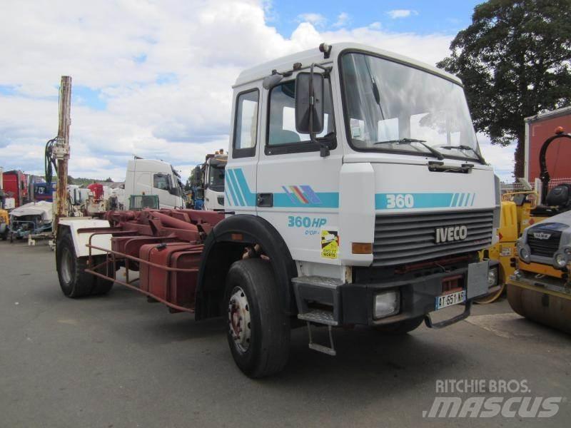 Iveco Unic Camiões caixa desmontável com elevador de cabo