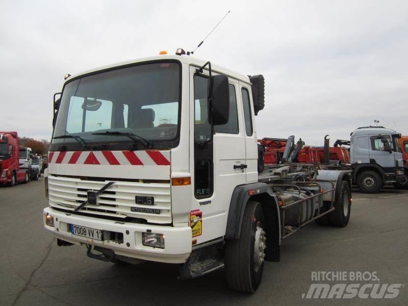 Volvo FL6 19 Camiões caixa desmontável com elevador de cabo