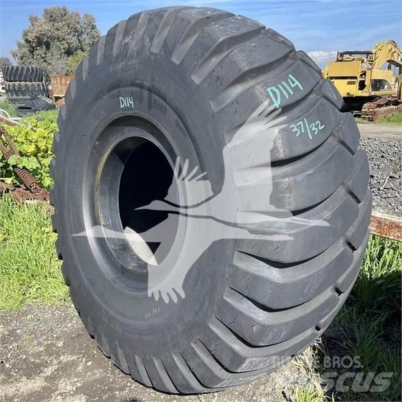 Titan 29.5x25 Pneus