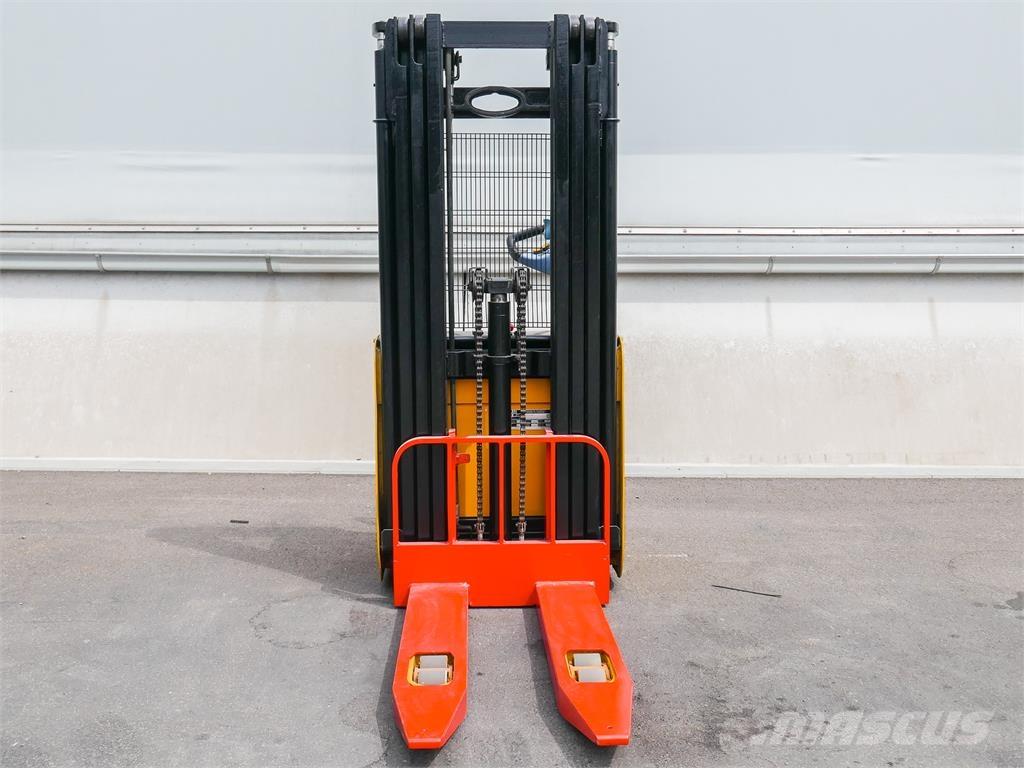 Hyster S 1.4-40 Empilhador para operador externo