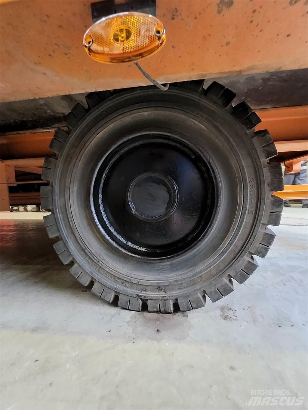 MULTI-TRANS VAL 30 Outros reboques agricolas