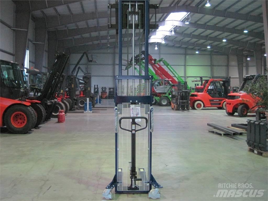  Proteus P-JA 1025 Empilhador para operador externo