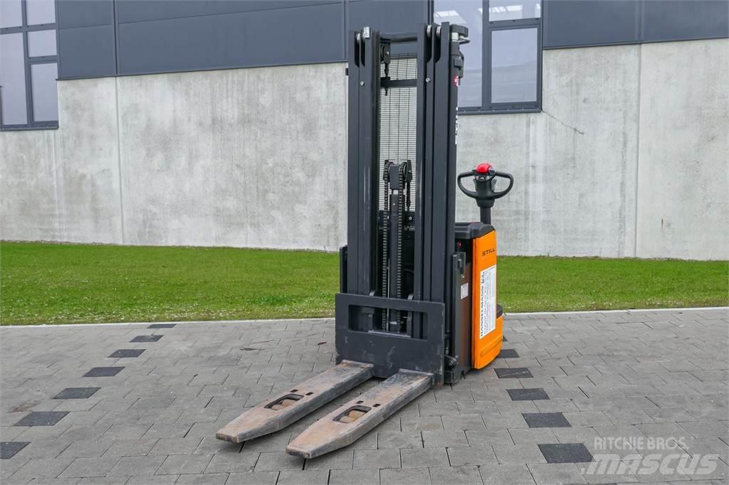 Still EGV 20 LB Empilhador para operador externo