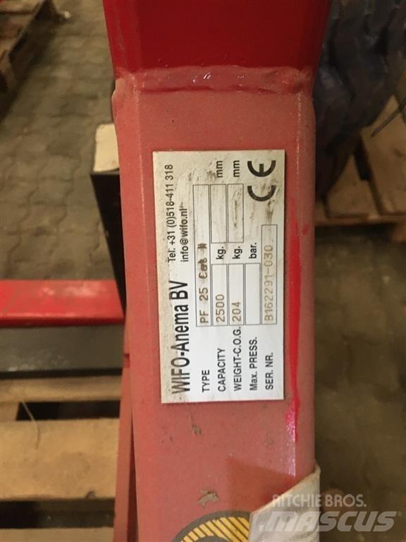 Wifo PF 25 Carregadoras frontais e escavadoras