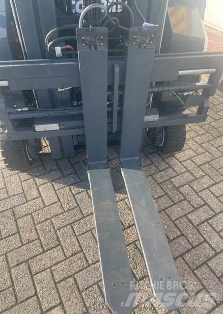 Combilift CBE 3000 Carregadores laterais