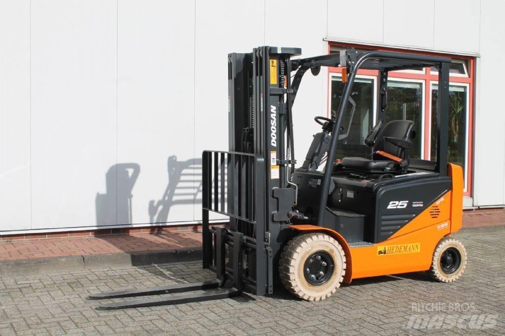Doosan B25NS Empilhadores eléctricos
