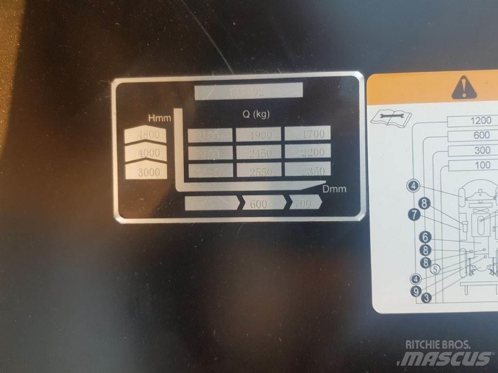 EP EFL302 Empilhadores eléctricos