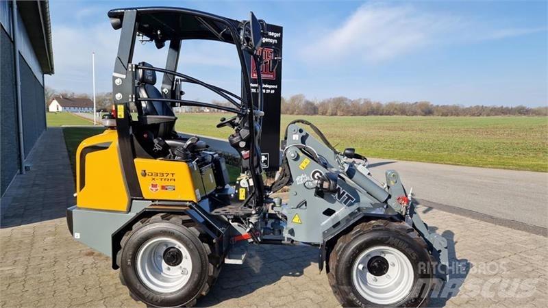 GiANT D337T Mini carregadoras