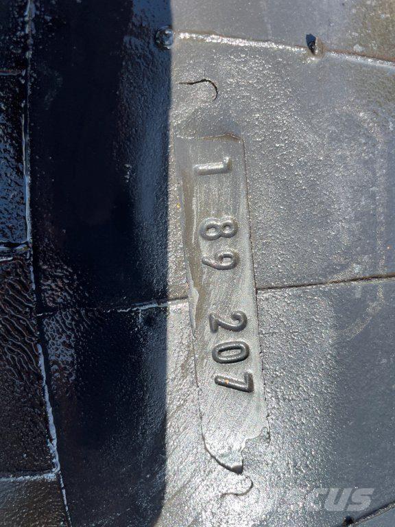  13.00-18 dæk 340-45 - 7 stk. Pneus