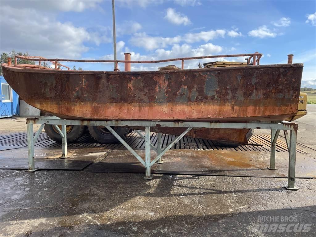  Arbejdsbåd uden motor. Batelőes / barcaças