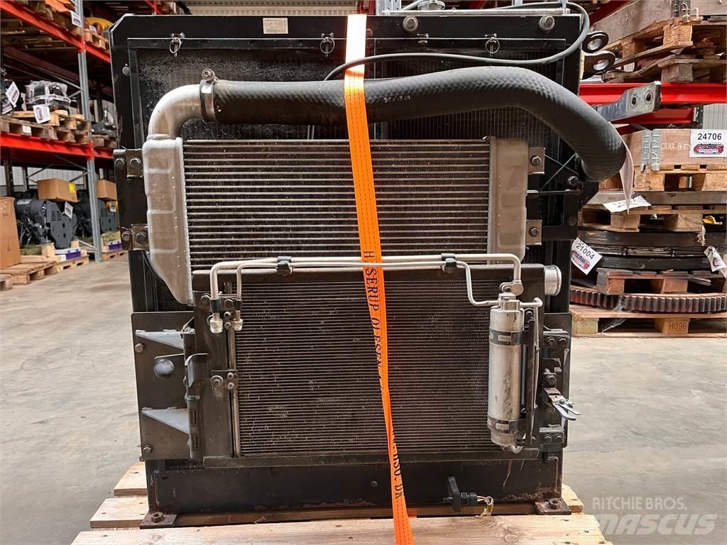 CAT 323D køler Motores