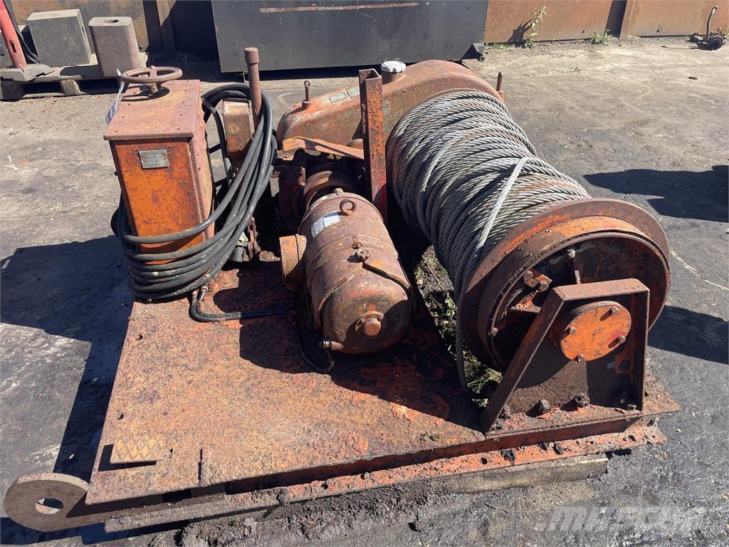  El-spil med gear og bremse. Guinchos, elevadores e elevações de materiais
