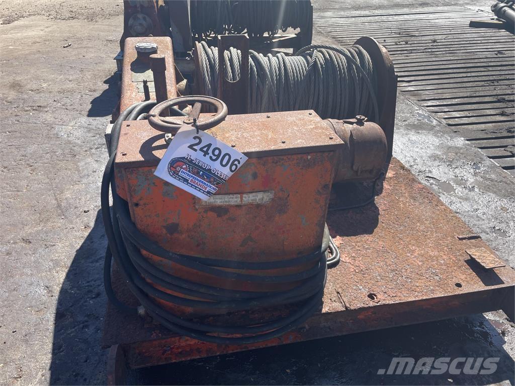  El-spil med gear og bremse. Guinchos, elevadores e elevações de materiais
