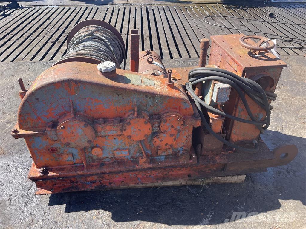  El-spil med gear og bremse. Guinchos, elevadores e elevações de materiais
