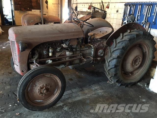 Ferguson traktor, Benzin Construção - Outros
