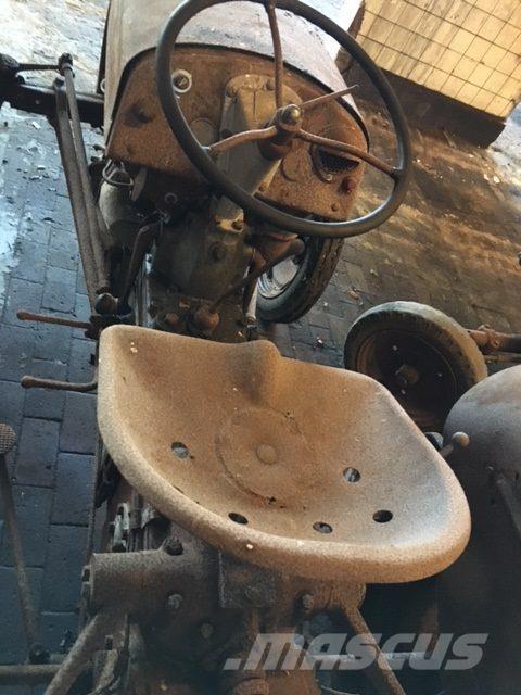 Ferguson traktor, Benzin Construção - Outros
