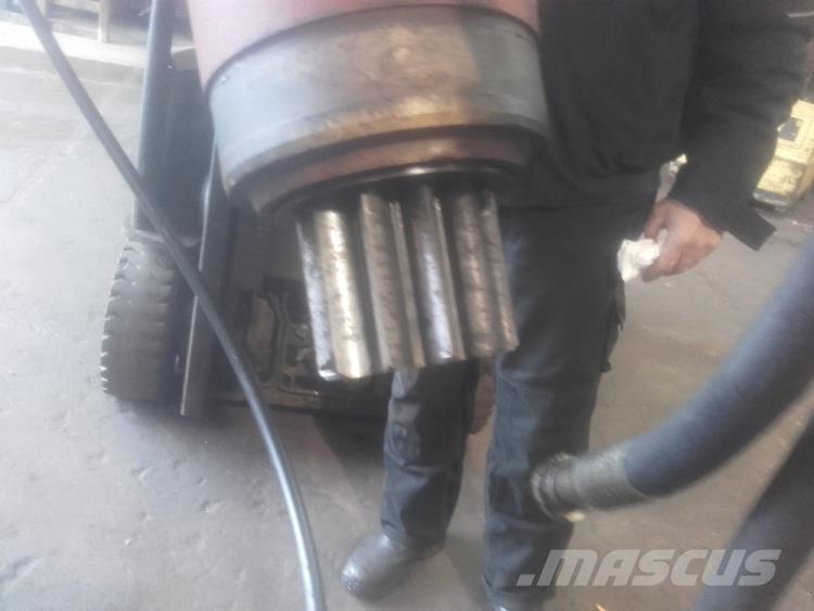 Liebherr R932 Krøjegear Transmissăo