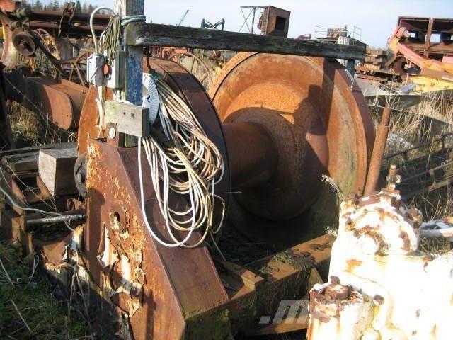  Spil - vægt ca. 7 ton Guinchos, elevadores e elevações de materiais
