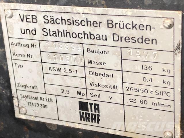 VEB spil - 2,5 T - 2 stk. Guinchos, elevadores e elevações de materiais
