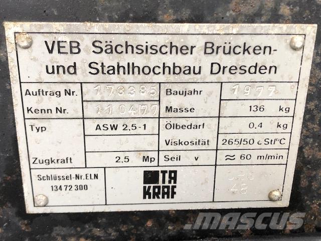 VEB spil - 2,5 T - 2 stk. Guinchos, elevadores e elevações de materiais
