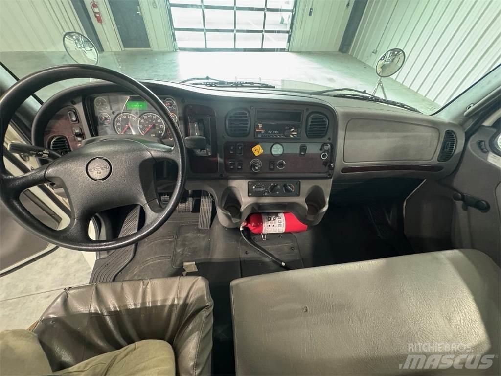 Freightliner M2 Caminhões de caixa fechada