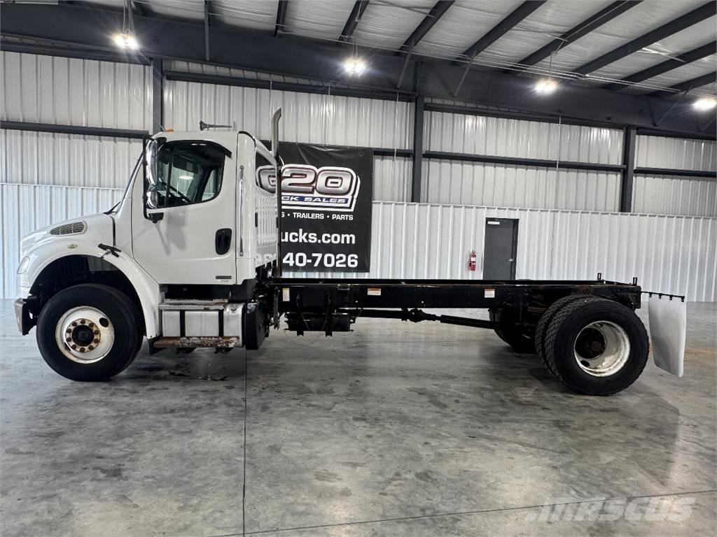 Freightliner M2 106 Camiões de chassis e cabine