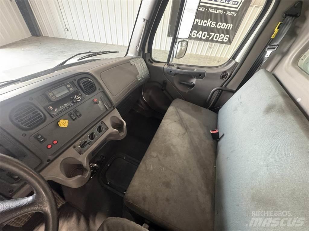 Freightliner M2106 Caminhões de caixa fechada