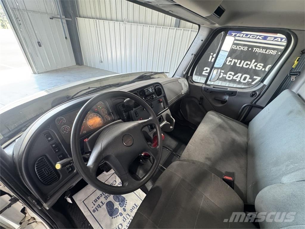 Freightliner M2106 Caminhões de caixa fechada