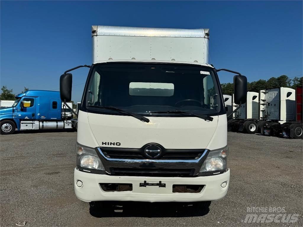Hino 195 Caminhões de caixa fechada