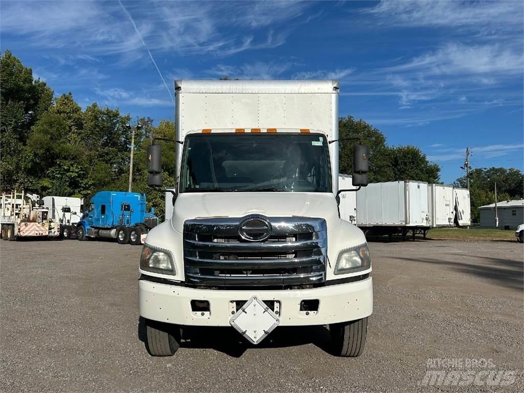 Hino 268 Caminhões de caixa fechada