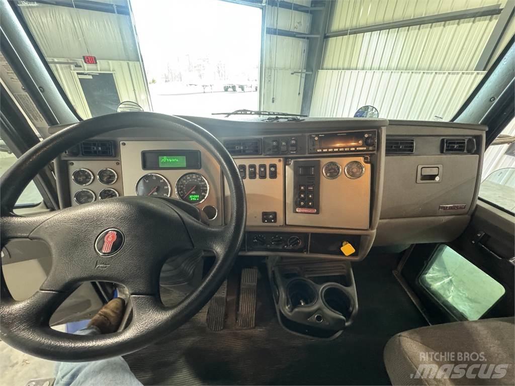 Kenworth T270 Caminhões de caixa fechada