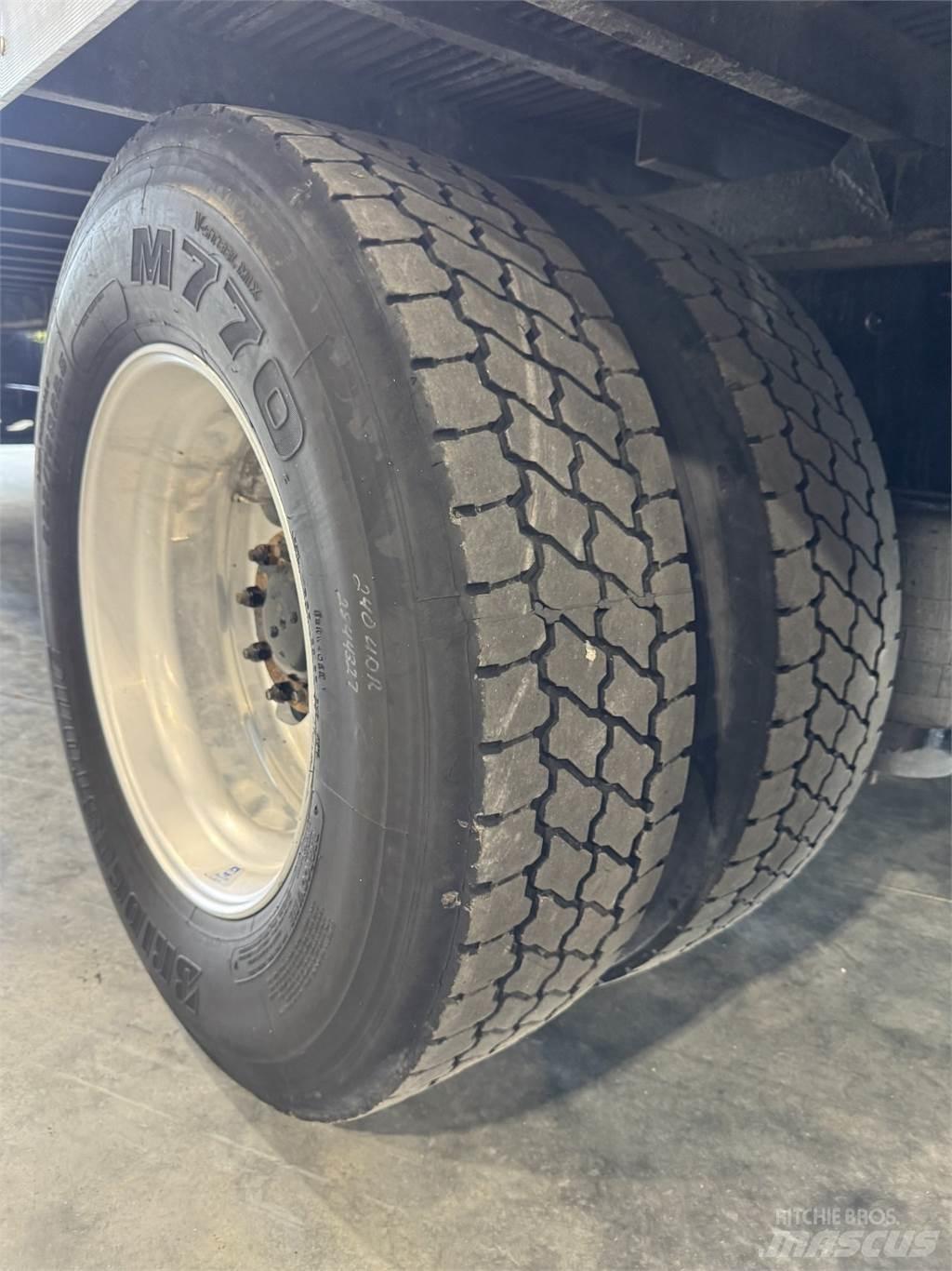 Kenworth T270 Caminhões de caixa fechada
