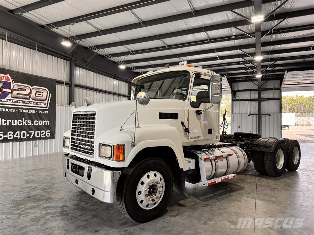 Mack CHU613 Cavalos Mecânicos