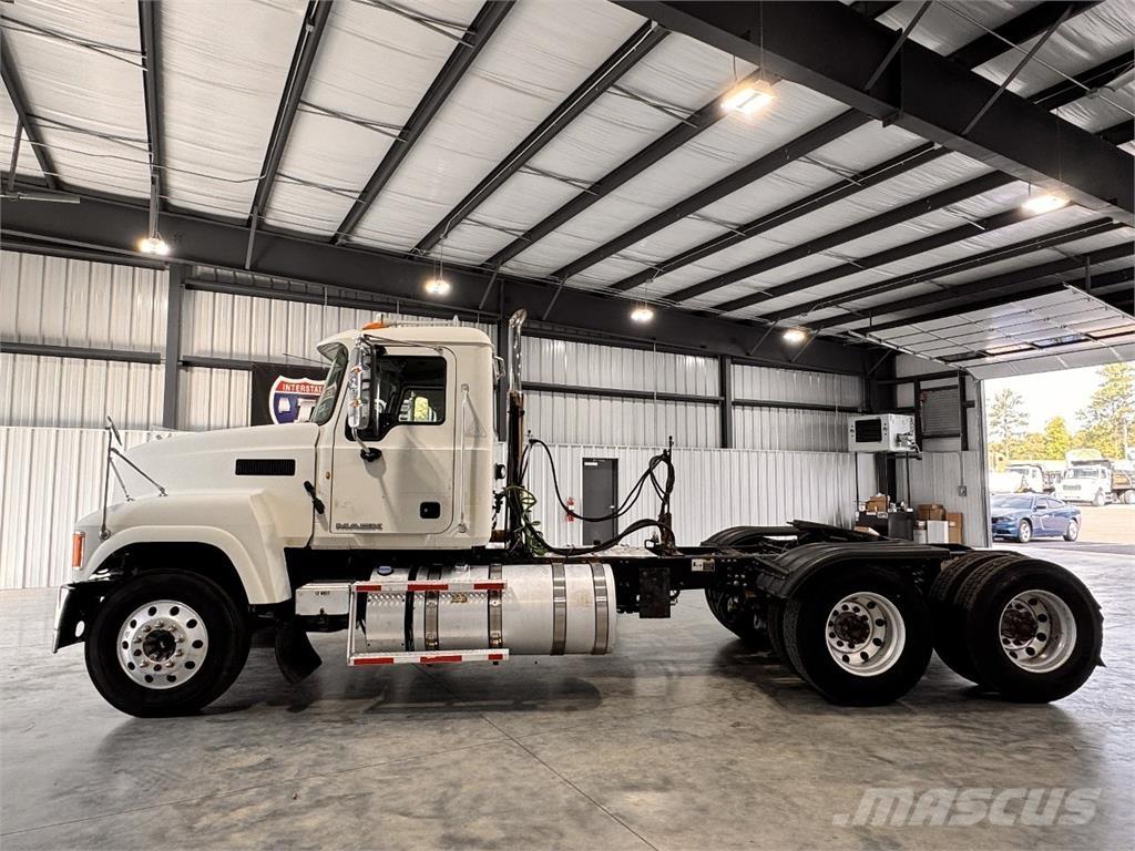 Mack CHU613 Cavalos Mecânicos