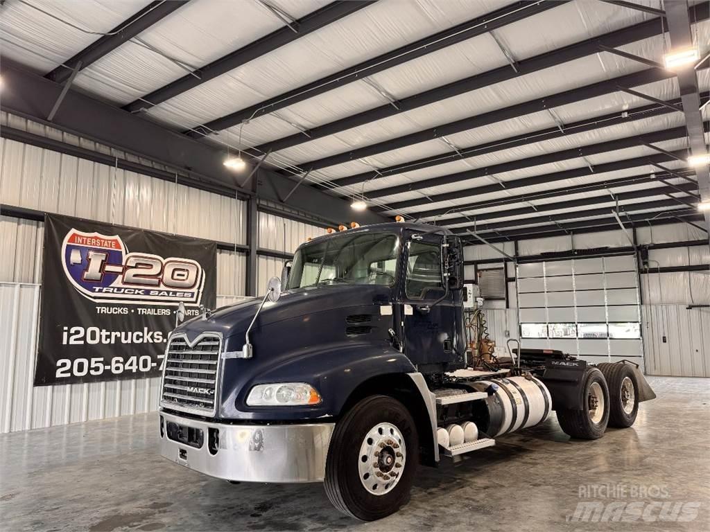 Mack CXU613 Cavalos Mecânicos