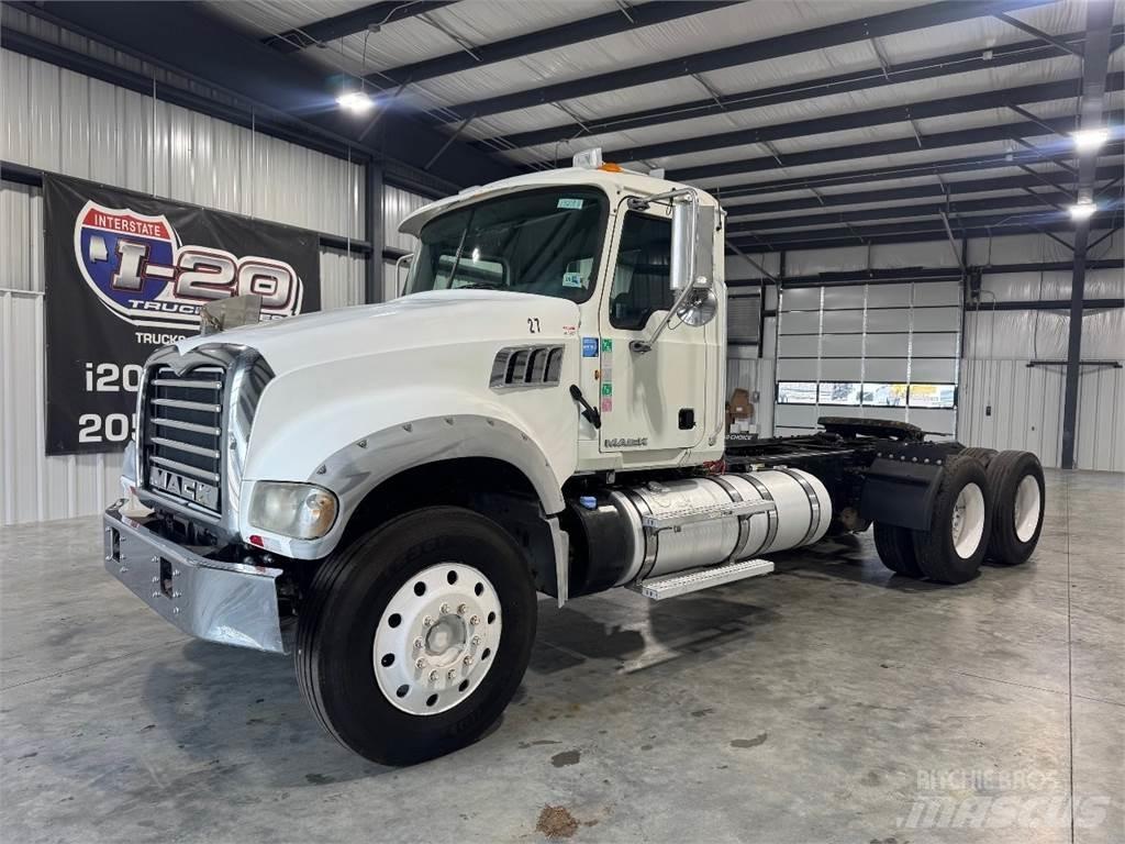 Mack GU713 Cavalos Mecânicos