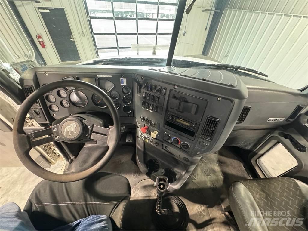 Mack GU713 Cavalos Mecânicos