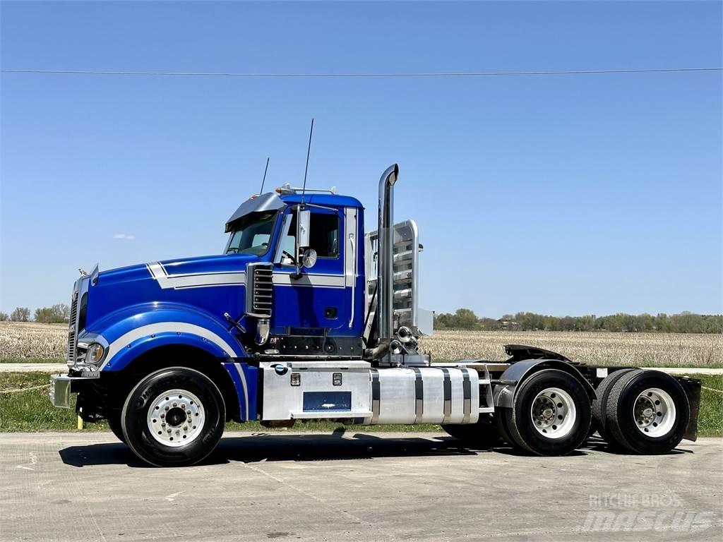 Mack Titan TD713 Cavalos Mecânicos