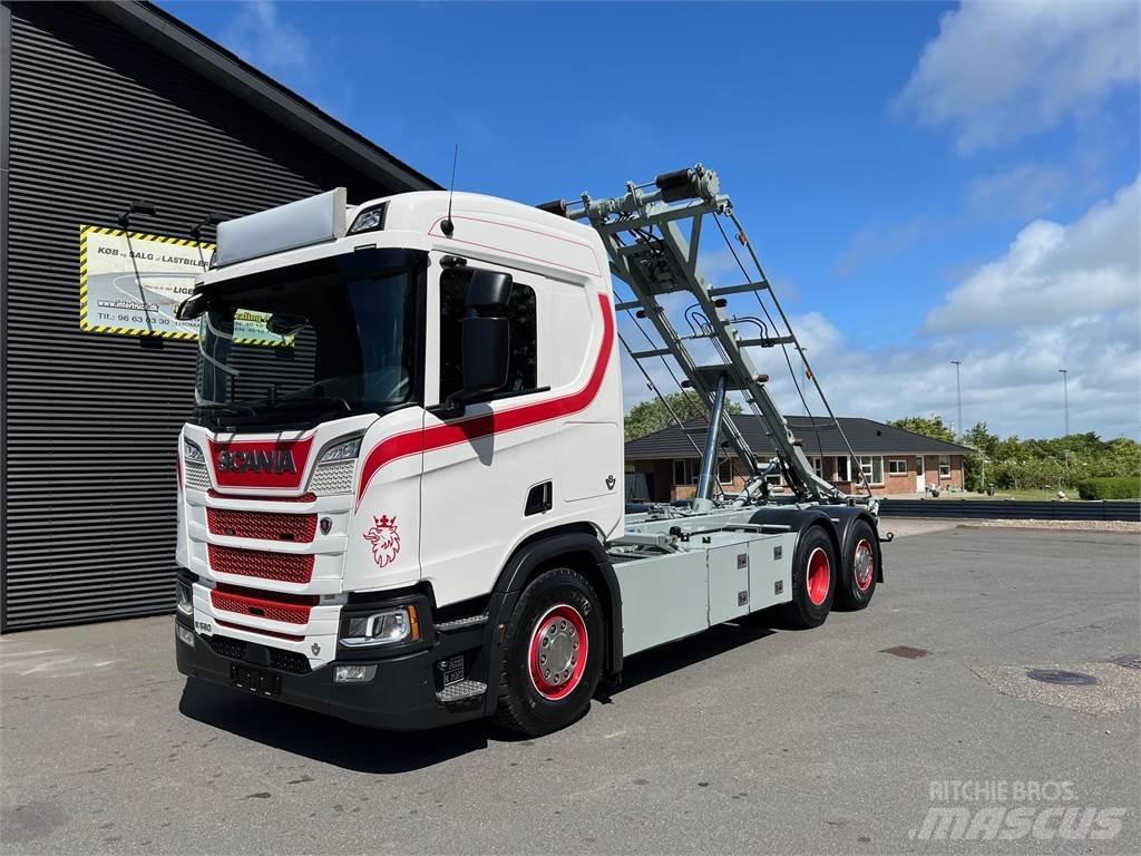 Scania R520 hejs Camiões caixa desmontável com elevador de cabo