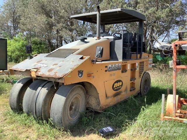 CASE PT240 Cilindros Compactadores de pneus