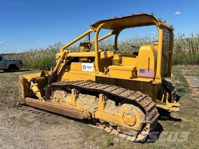 CAT  Dozers - Tratores rastos