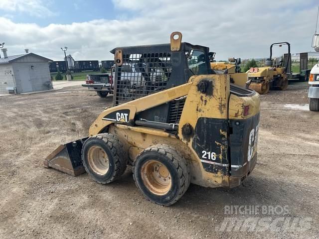 CAT 216 Minicarregadeiras