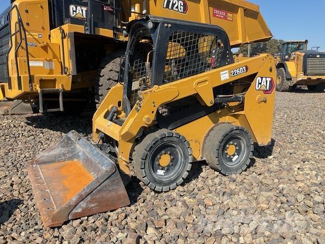 CAT 226D3 Minicarregadeiras