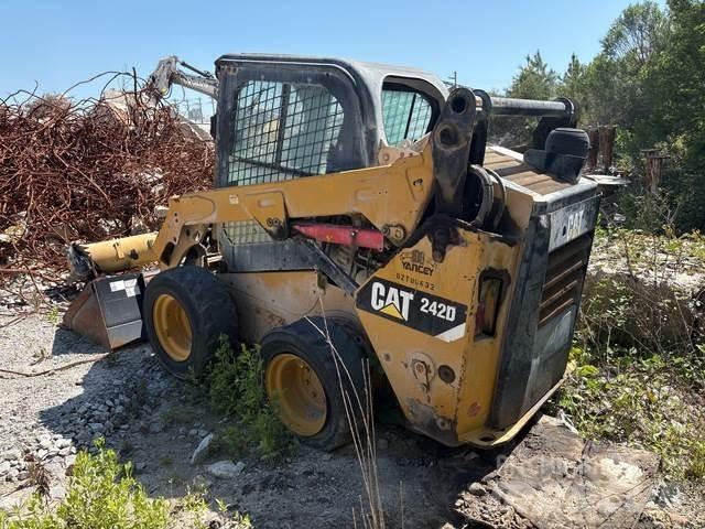 CAT 242D Minicarregadeiras