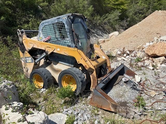 CAT 242D Minicarregadeiras