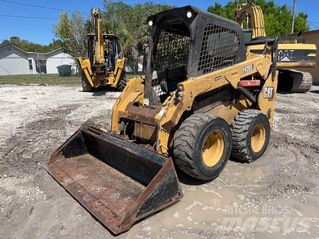CAT 242D3 Minicarregadeiras