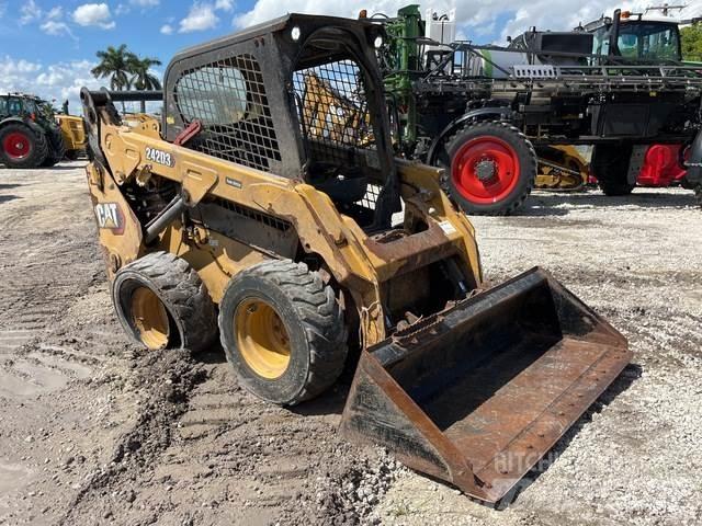 CAT 242D3 Minicarregadeiras